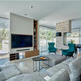 6 bedroom villa with pool and roof terrace, Sveti Stefan, sleeps 12